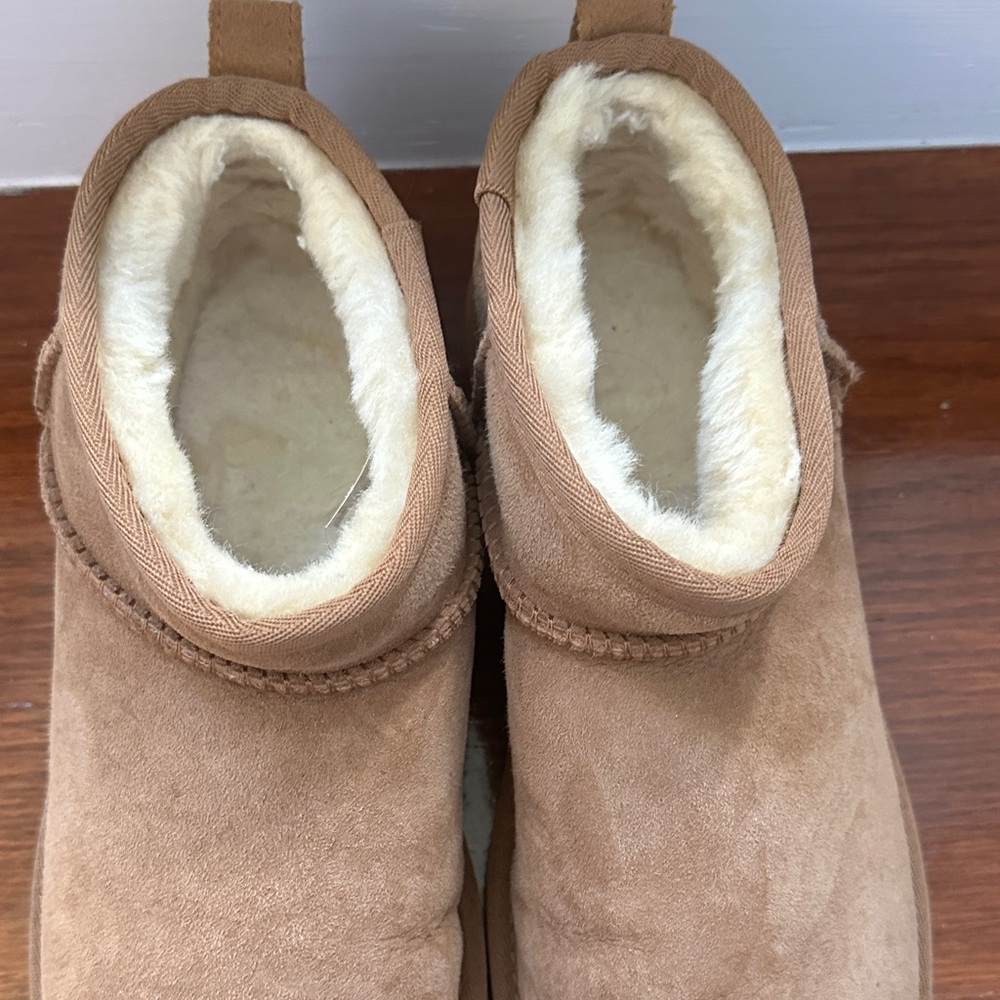 Ugg Tan  Boots - Picture 2 of 4